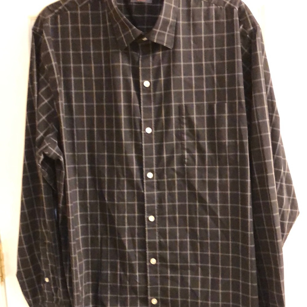 Van Heusen Travelers xl black windowpane shirt